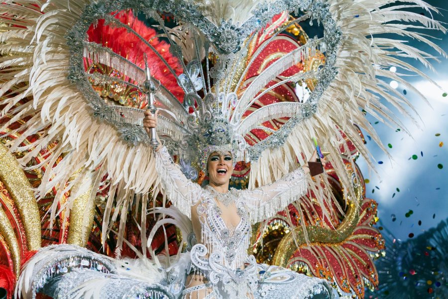 Pintura metalizada oro JAFEP para el traje de la Reina del Carnaval de Tenerife