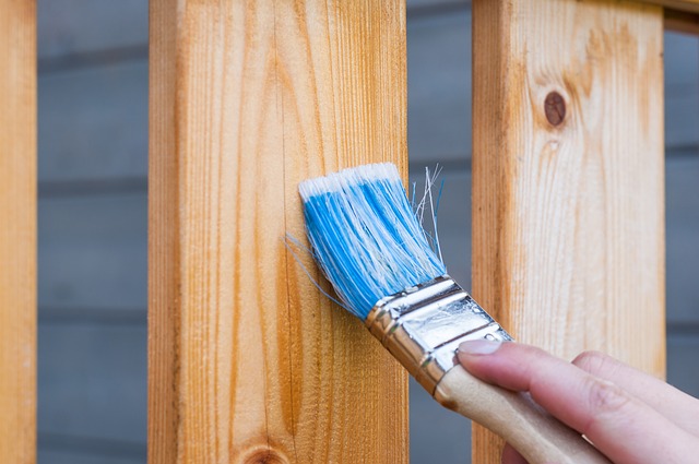 Cómo pintar una barandilla de madera paso a paso